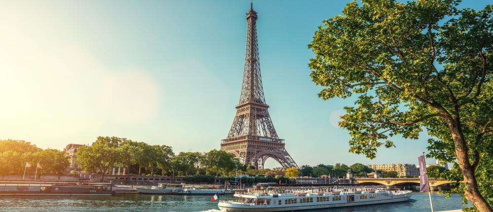 Discover the world-famous Rue Mouffetard