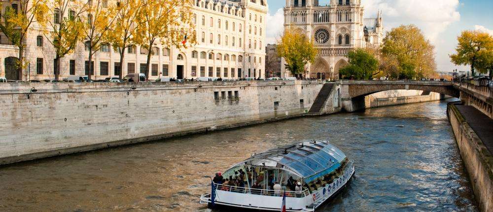 See Paris in a different way with cruises on the Seine